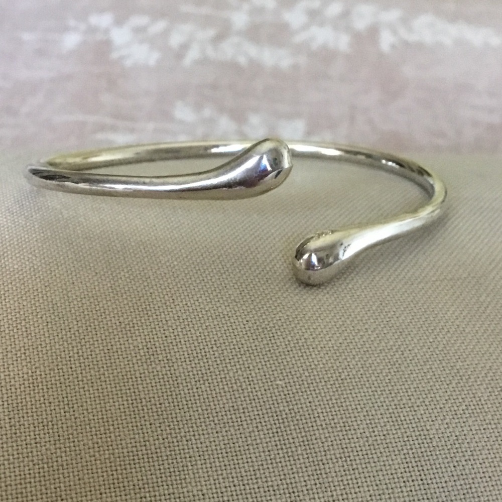 Elegant Silver Women's Bracelet